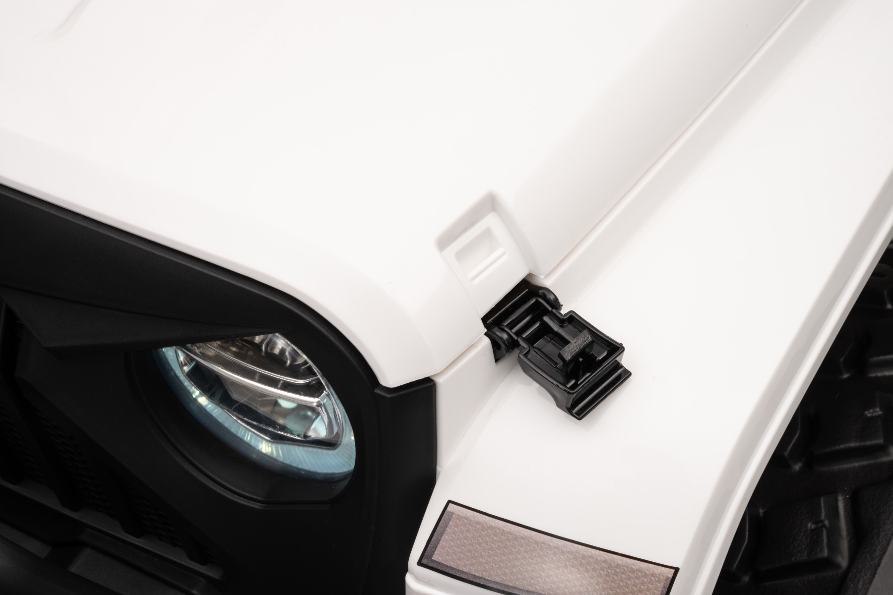 Öffnungsbare Motorhaube, LED-Leuchten