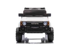 Elektrisches Kinderauto Toyota Landcruiser 12V, weiß, breiter Einzelsitz, 2,4 GHz Fernbedienung, USB-/AUX-Eingang, Bluetooth, Federung, Lithiumbatterie, LED-Lichter, 2 x 25W Motor, ORIGINAL-Lizenz