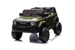 Elektrisches Kinderauto Toyota Landcruiser 12V, militärgrün, breiter Einzelsitz, 2,4 GHz Fernbedienung, USB-/AUX-Eingang, Bluetooth, Federung, Lithiumbatterie, LED-Lichter, 2 x 25W Motor, ORIGINAL-Lizenz